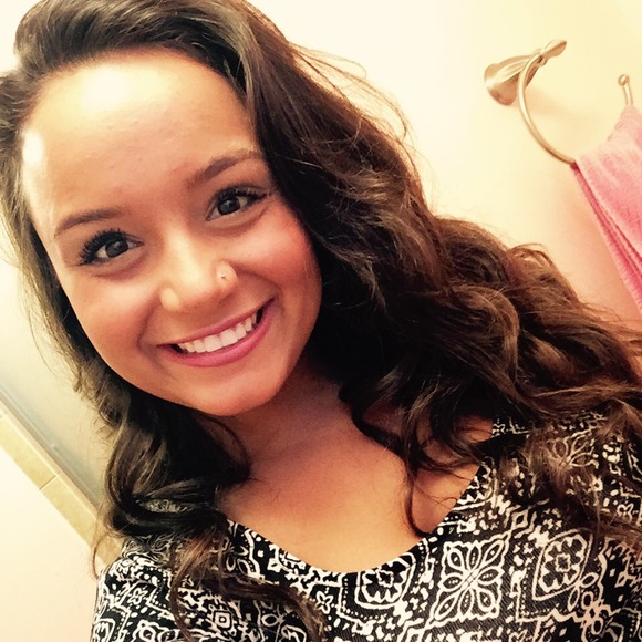 Profile Picture of Jessica Enblom (@jenblom) on Poshmark