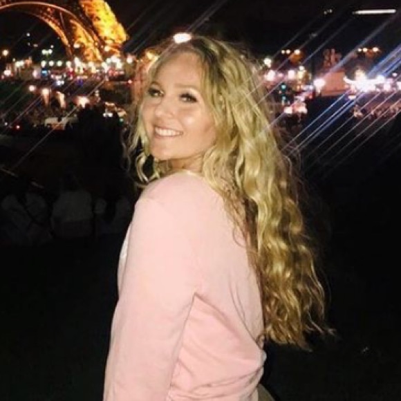 Profile Picture of Amanda Brower (@amandaormonde) on Poshmark