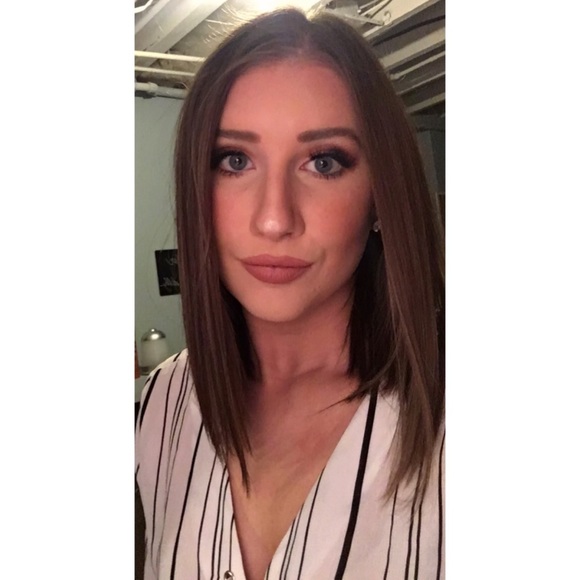 Profile Picture of Carlyn Becker (@carlynsbecker) on Poshmark