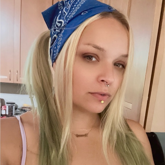 Profile Picture of Hannah Hamby (@hannah_hamby) on Poshmark