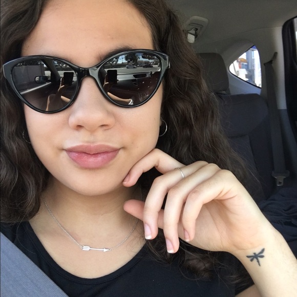 Profile Picture of Iris Connelly (@irisconn) on Poshmark