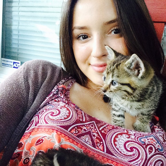 Profile Picture of Fabiola Jauregui (@fabj) on Poshmark