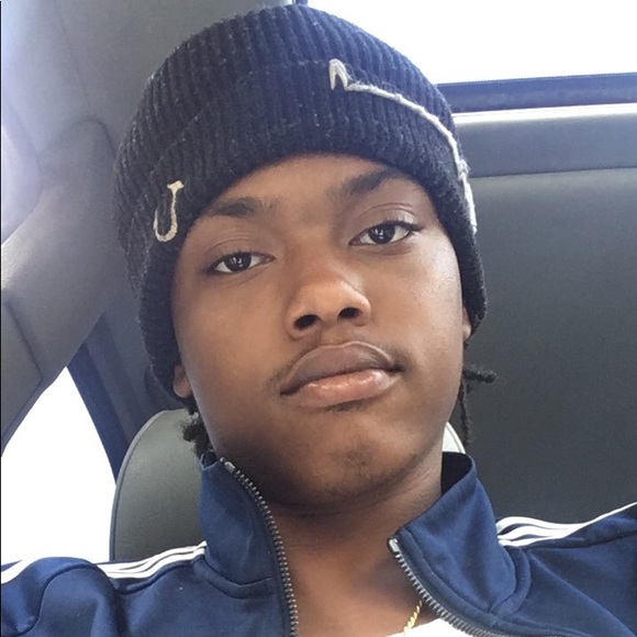 Profile Picture of Devaries Buie (@devariesbuie) on Poshmark