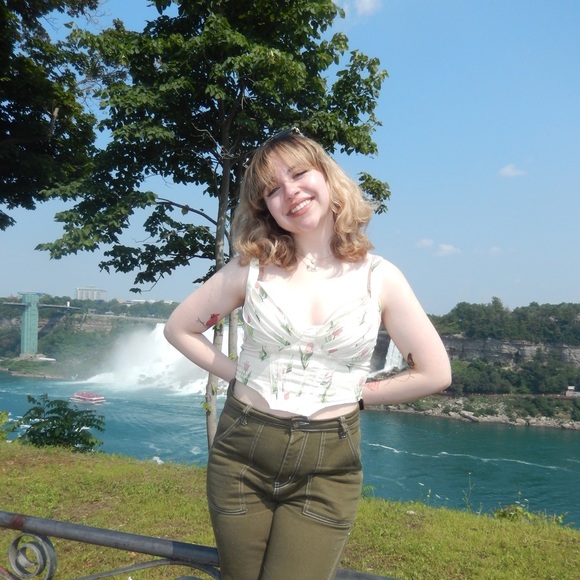 Profile Picture of Kaitlin Eckert (@1eckertkai) on Poshmark