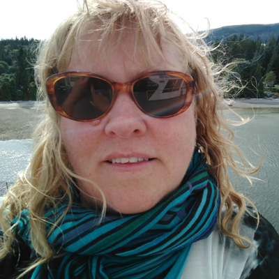 Profile Picture of Julia MacRae (@Julia_MacRae) on Twitter