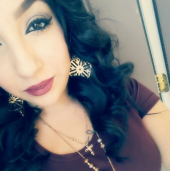 Profile Picture of Brenda Jimenez (@evanieemj) on Poshmark