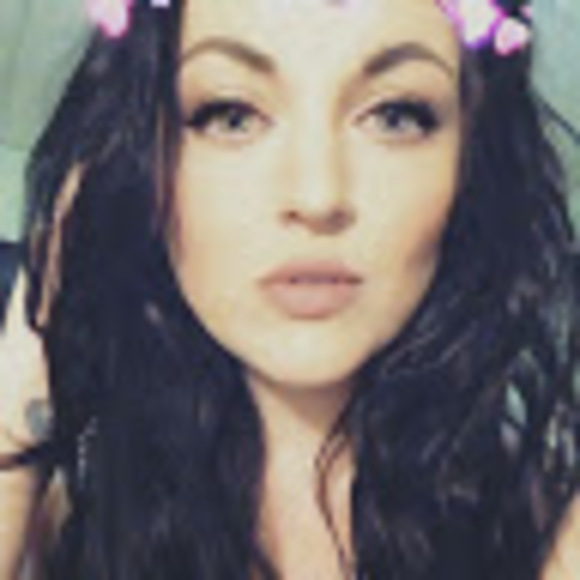 Profile Picture of Kelly Culbertson (@kellynoel1985) on Poshmark