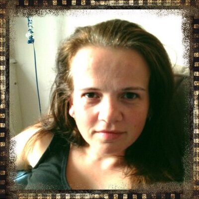 Profile Picture of Amanda Dixon (@piemur10) on Twitter