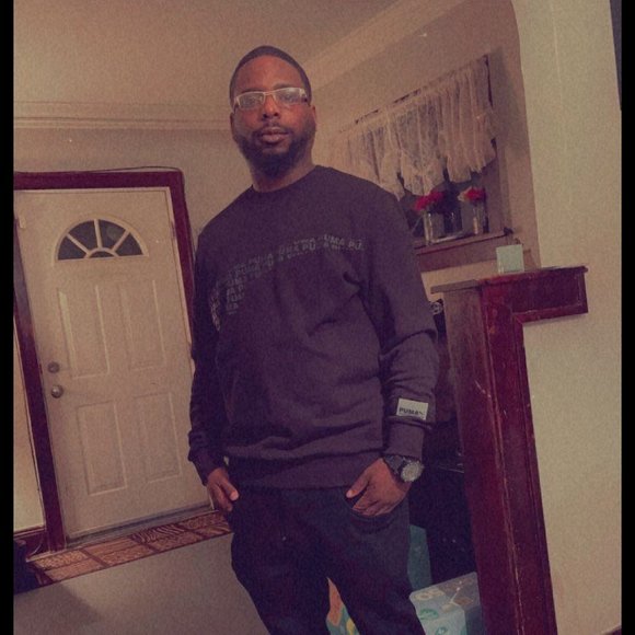 Profile Picture of Mike Reid (@mikereid28) on Poshmark