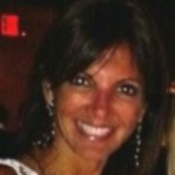 Profile Picture of Sylvia Shectman (@sylviatwins) on Poshmark