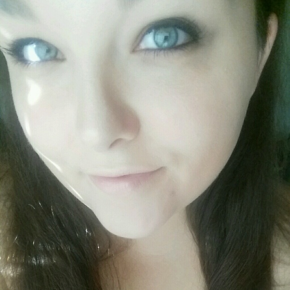 Profile Picture of Crystal Peterson (@ccrydevil66y) on Poshmark