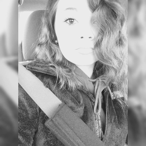 Profile Picture of Autumn Goad (@ayee_tumtum) on Poshmark