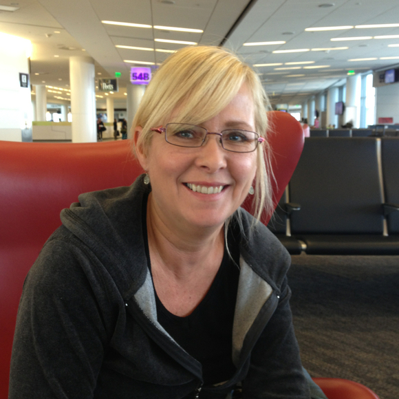 Profile Picture of Lori Hansell (@lohansell) on Poshmark