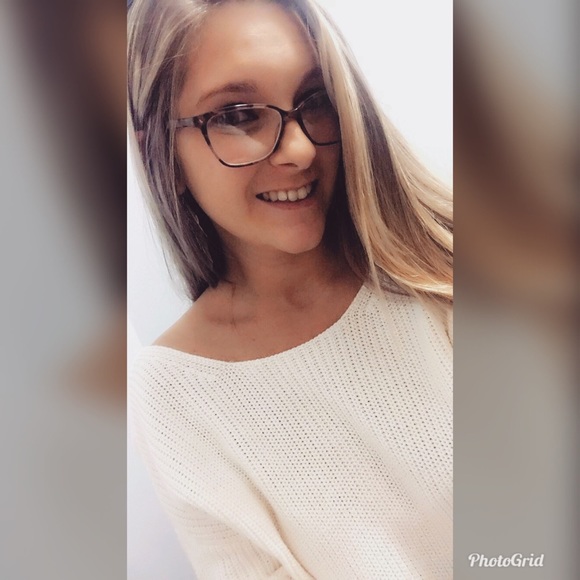 Profile Picture of Brittany Ditota (@brittanydnicole) on Poshmark