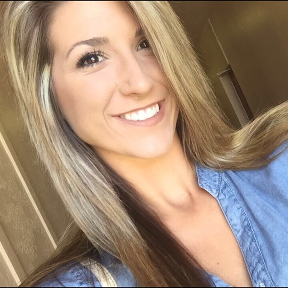 Profile Picture of Emily Devore (@eminem67) on Poshmark