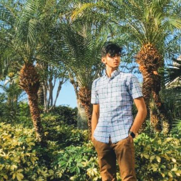 Profile Picture of Daanyaal Feroze (@dferoze) on Poshmark