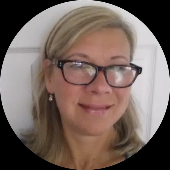 Profile Picture of Andee Urban (@andee_26) on Poshmark