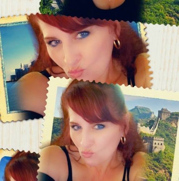 Profile Picture of Laurie Roberts bennett (@lauriesbennett) on Poshmark
