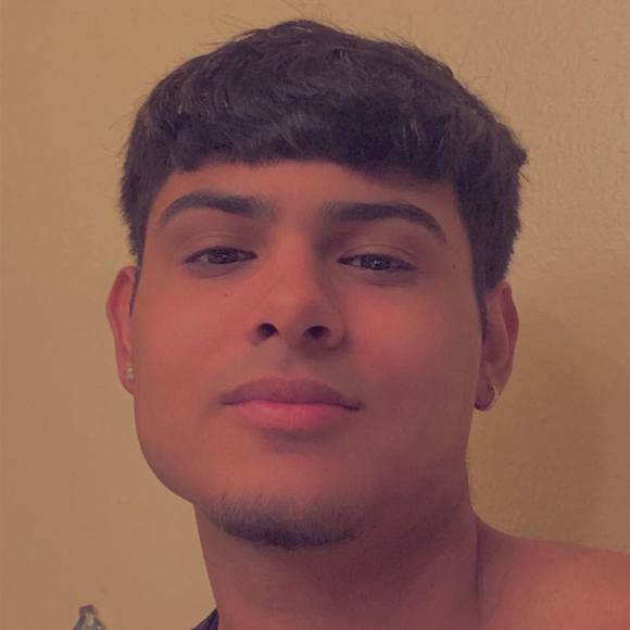 Profile Picture of Carlos Fernandez (@isellyoubuy69) on Poshmark