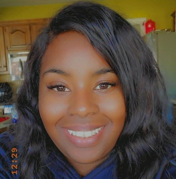 Profile Picture of Ariel Standfield (@ariel123192) on Poshmark