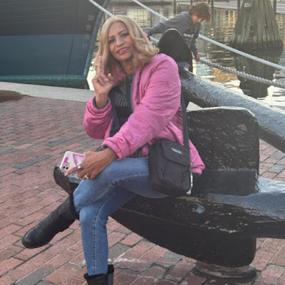 Profile Picture of Blasina Familia salazar (@nurisfamilia) on Poshmark