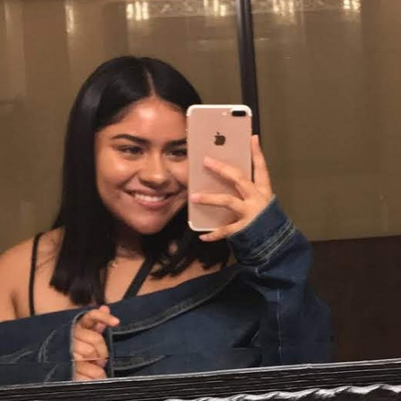Profile Picture of Crystal Guerrero (@crystalfg105) on Poshmark