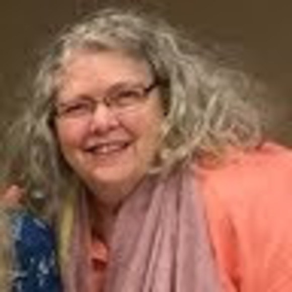 Profile Picture of Kim Spanos-telsing (@kstelsing) on Poshmark