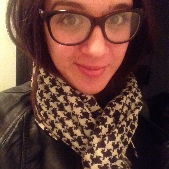 Profile Picture of Jacqueline Roy (@jackie422) on Poshmark