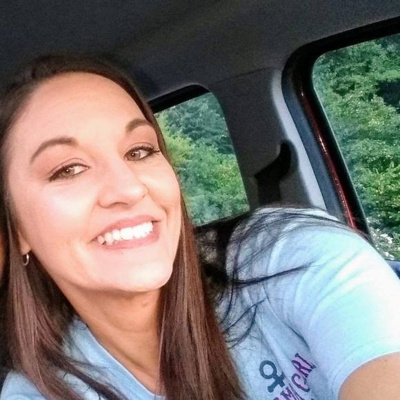 Profile Picture of Lisa Dobbs (@lisalane84) on Poshmark