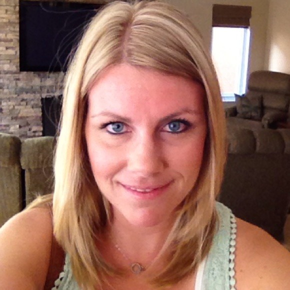 Profile Picture of Kristen Schaefer (@schae3ac) on Poshmark