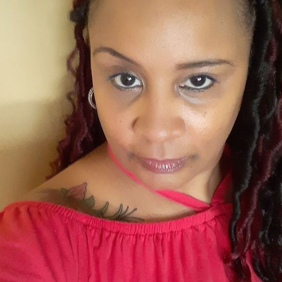 Profile Picture of Renee Baxter (@mizreneeb) on Poshmark