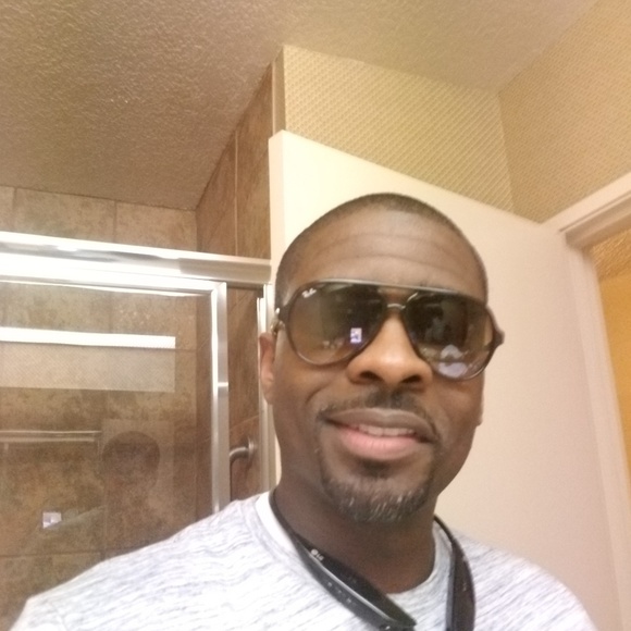 Profile Picture of Marcus Perry (@kyiah_1) on Poshmark