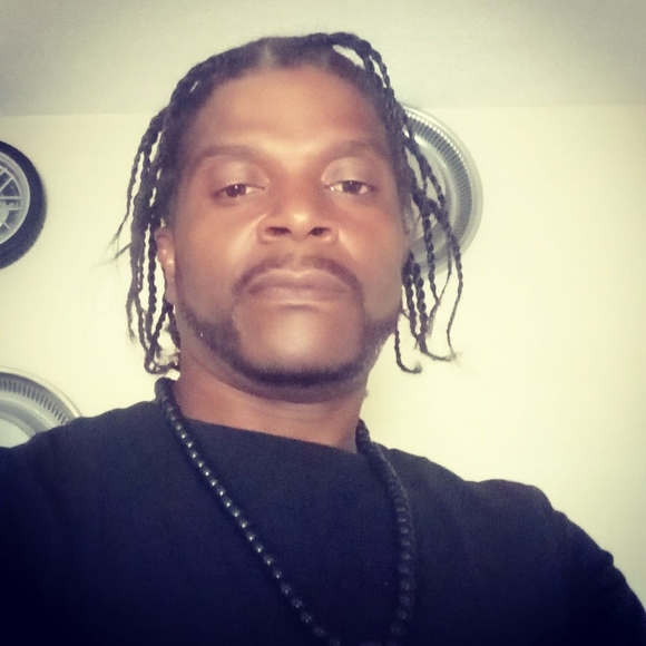 Profile Picture of Edward Moore (@edwardmoore653) on Poshmark