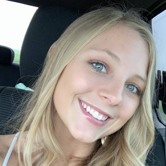 Profile Picture of Whitney Kiser (@whit_leann) on Poshmark