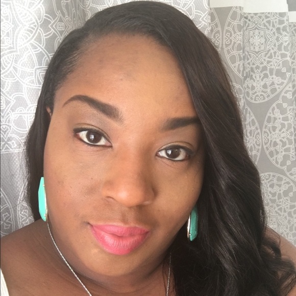 Profile Picture of Jeanine Ledell (@mrsledell) on Poshmark