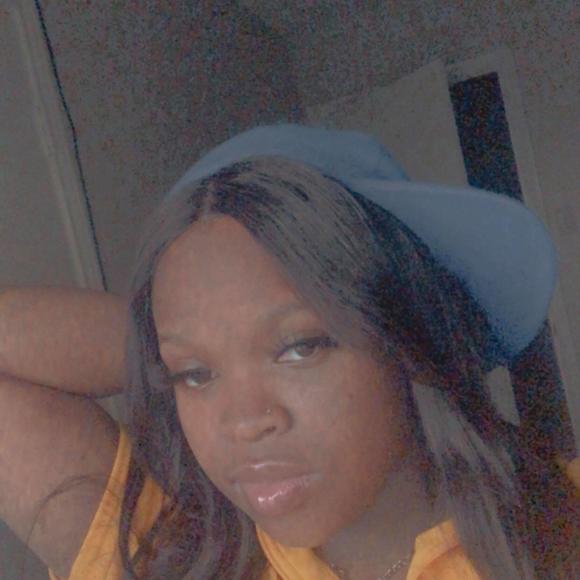 Profile Picture of Danyla Daniels (@danyladaniels) on Poshmark
