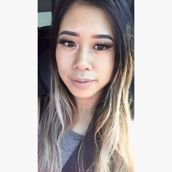 Profile Photo of Christina Pham (@krispychan) on Poshmark