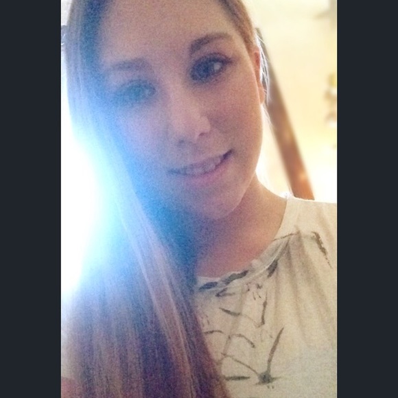 Profile Picture of Courtney Fleisher (@fleisher37) on Poshmark