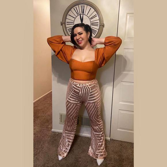 Profile Picture of Gina Bellian (@rebellian) on Poshmark