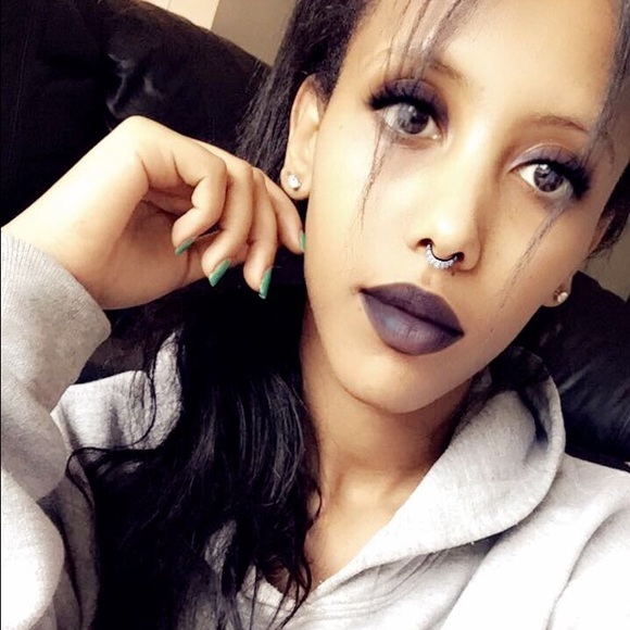 Profile Picture of Fray Afman (@frayfray143) on Poshmark