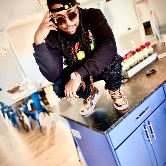 Profile Picture of Curtis Robinson (@curtisrobins203) on Poshmark