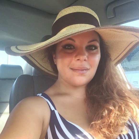 Profile Picture of Yasmin Abdelmohsen (@yayasmin989) on Poshmark