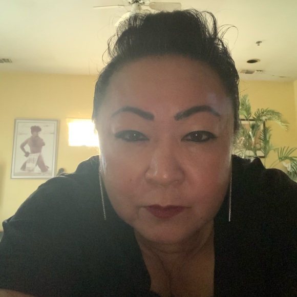 Profile Picture of Marie Hingada (@mhingada) on Poshmark