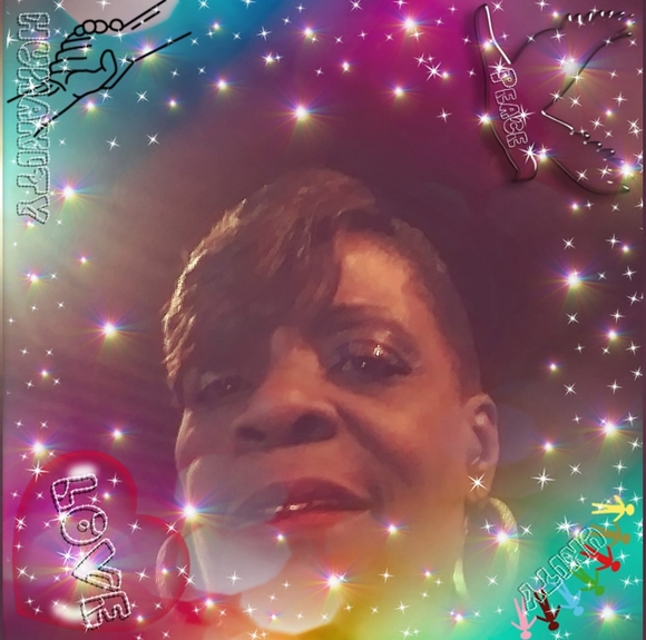 Profile Picture of Ewana Warren (@ewana) on Poshmark