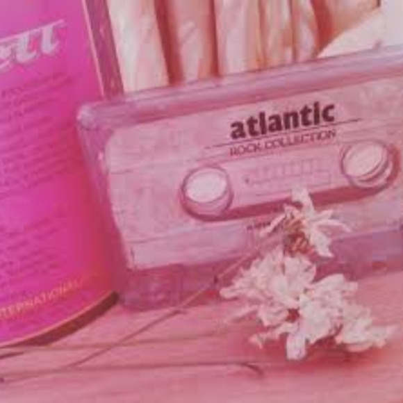 Profile Picture of Maggie Maierle (@birdieother) on Poshmark