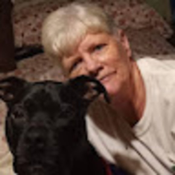 Profile Picture of Debra Hayes (@daddysdeb62) on Poshmark