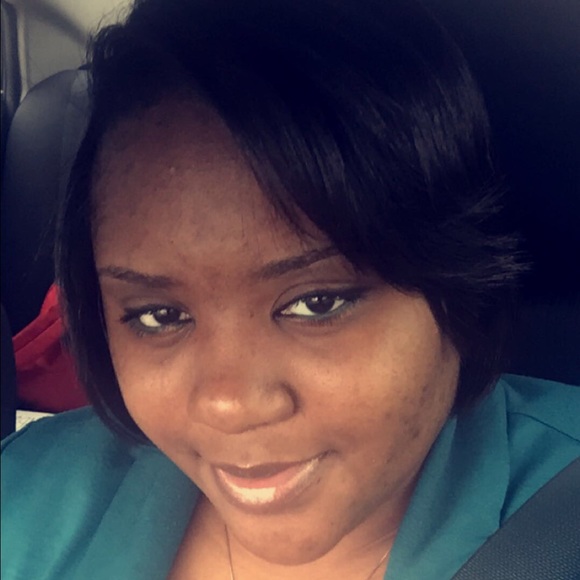 Profile Picture of Malaka Booker (@mmishonk) on Poshmark