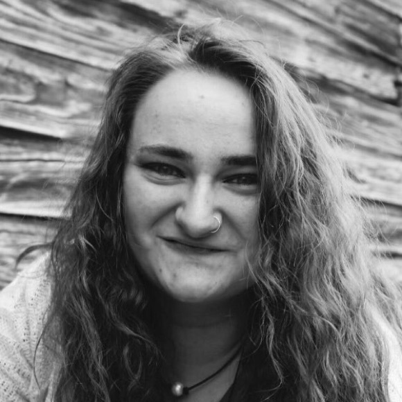 Profile Picture of Gillian Cook (@gillian_cook98) on Poshmark