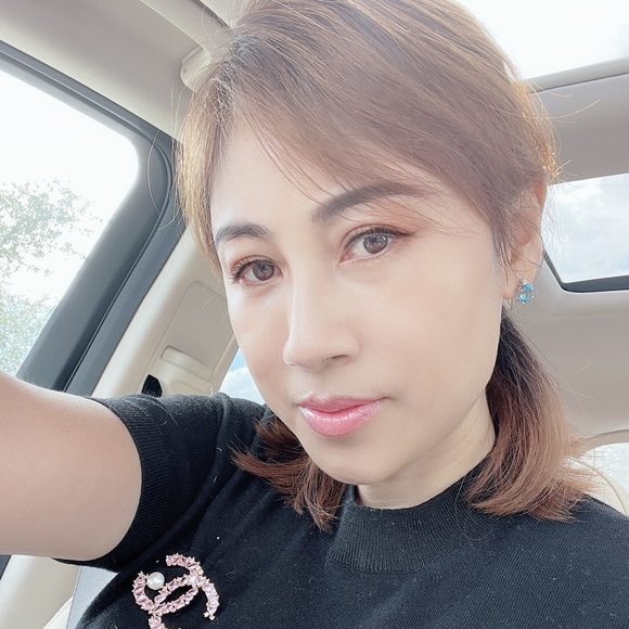 Profile Picture of Fei Zhao (@feizhao) on Poshmark