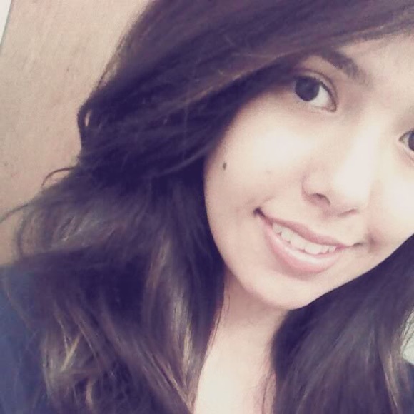 Profile Picture of Lilly Lolisa (@lillianaa) on Poshmark